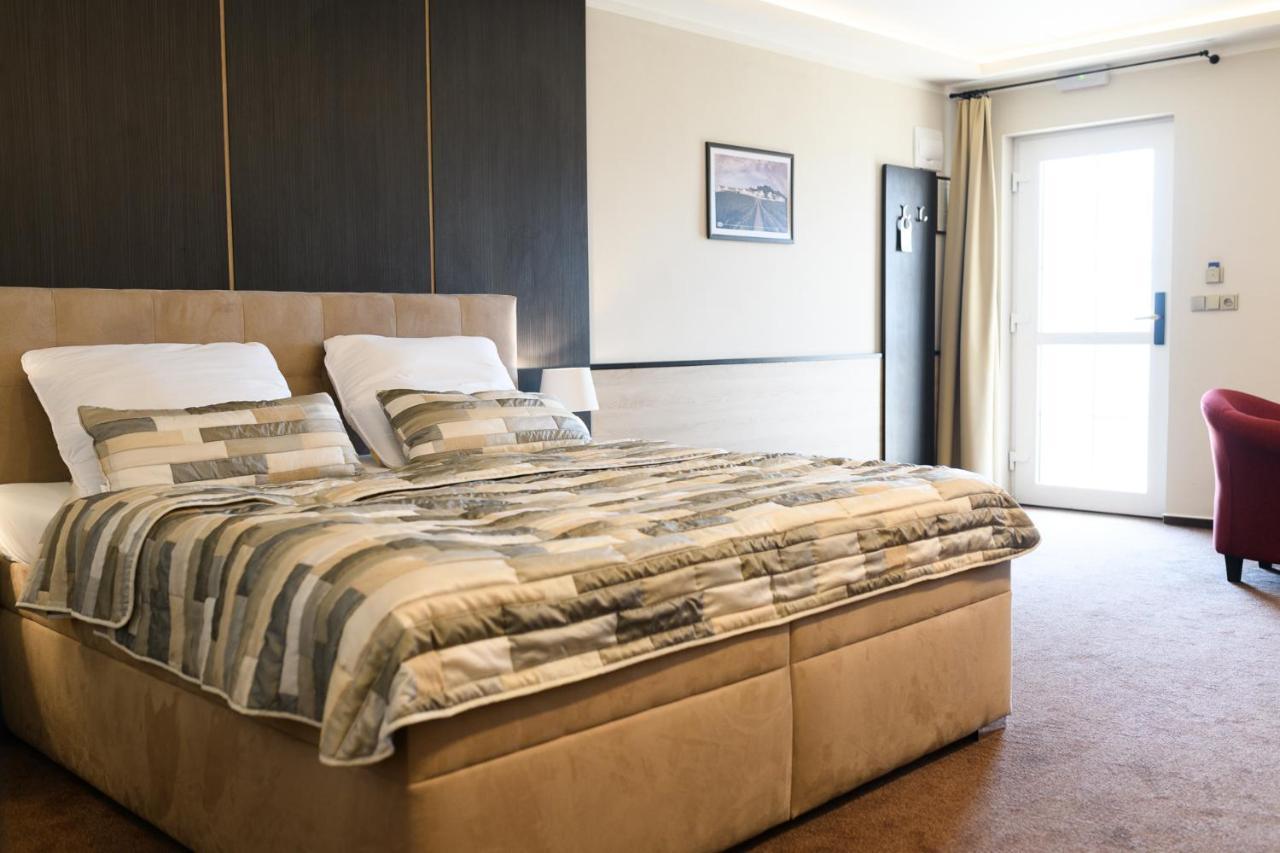 Vinarstvi U Kaplicky Hotell Zaječí Exteriör bild