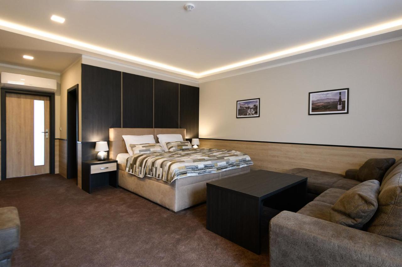 Vinarstvi U Kaplicky Hotell Zaječí Exteriör bild