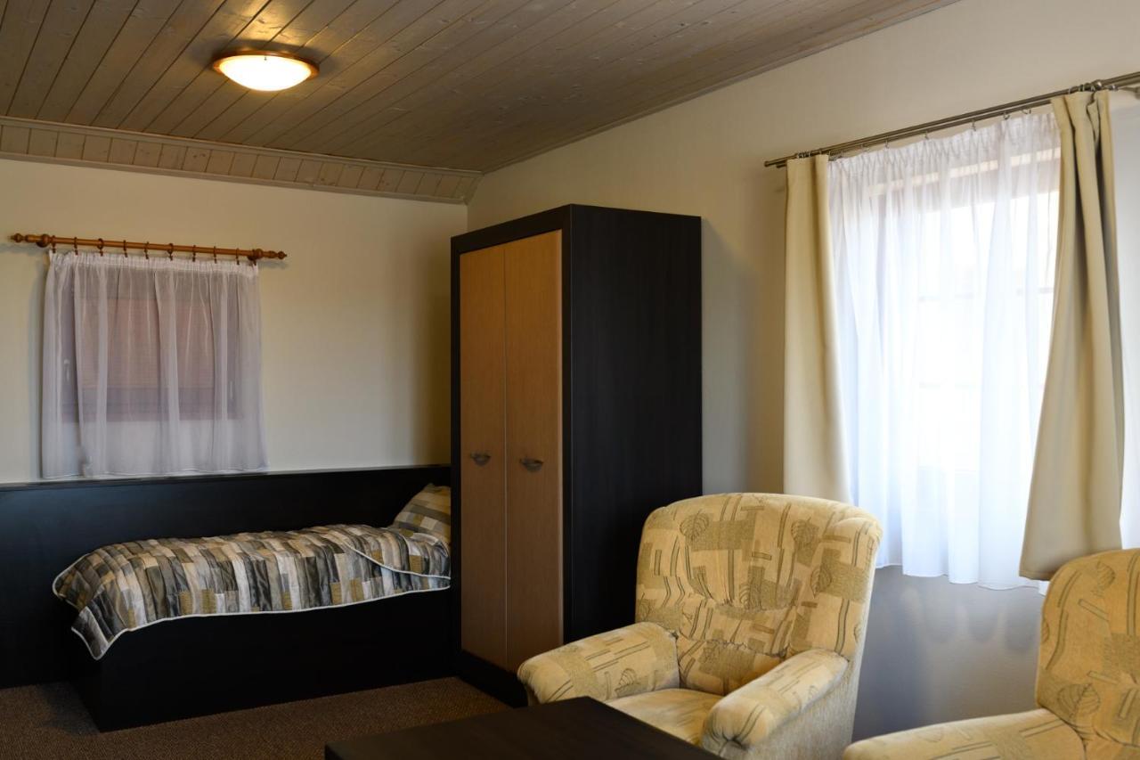 Vinarstvi U Kaplicky Hotell Zaječí Exteriör bild