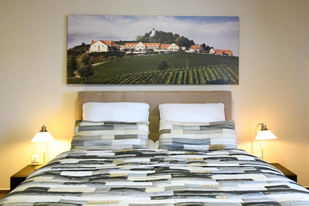 Vinarstvi U Kaplicky Hotell Zaječí Exteriör bild