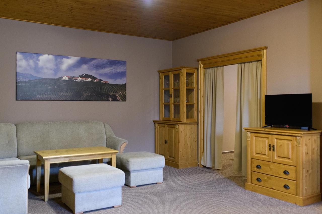 Vinarstvi U Kaplicky Hotell Zaječí Exteriör bild