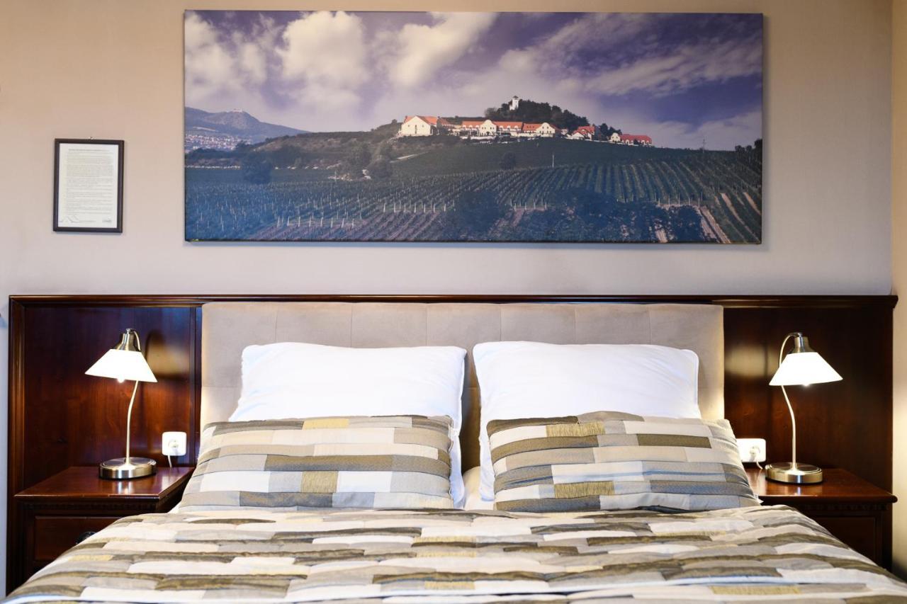 Vinarstvi U Kaplicky Hotell Zaječí Exteriör bild